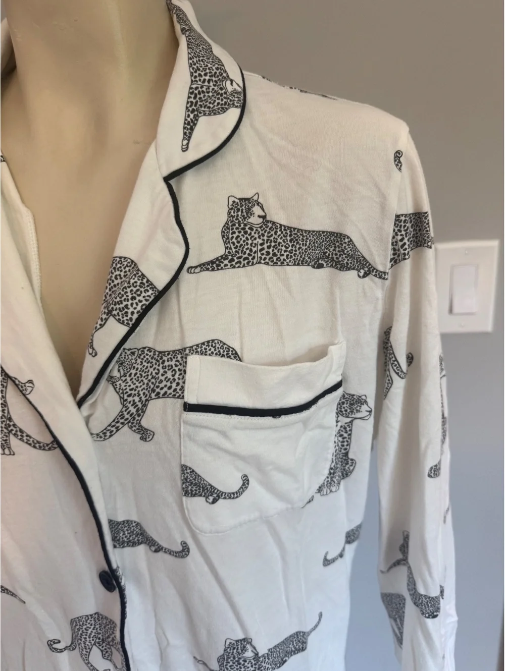 Petite Plume Women's Small White Cotton Leopard Print Pajama Shirt - Picture 2 of 10